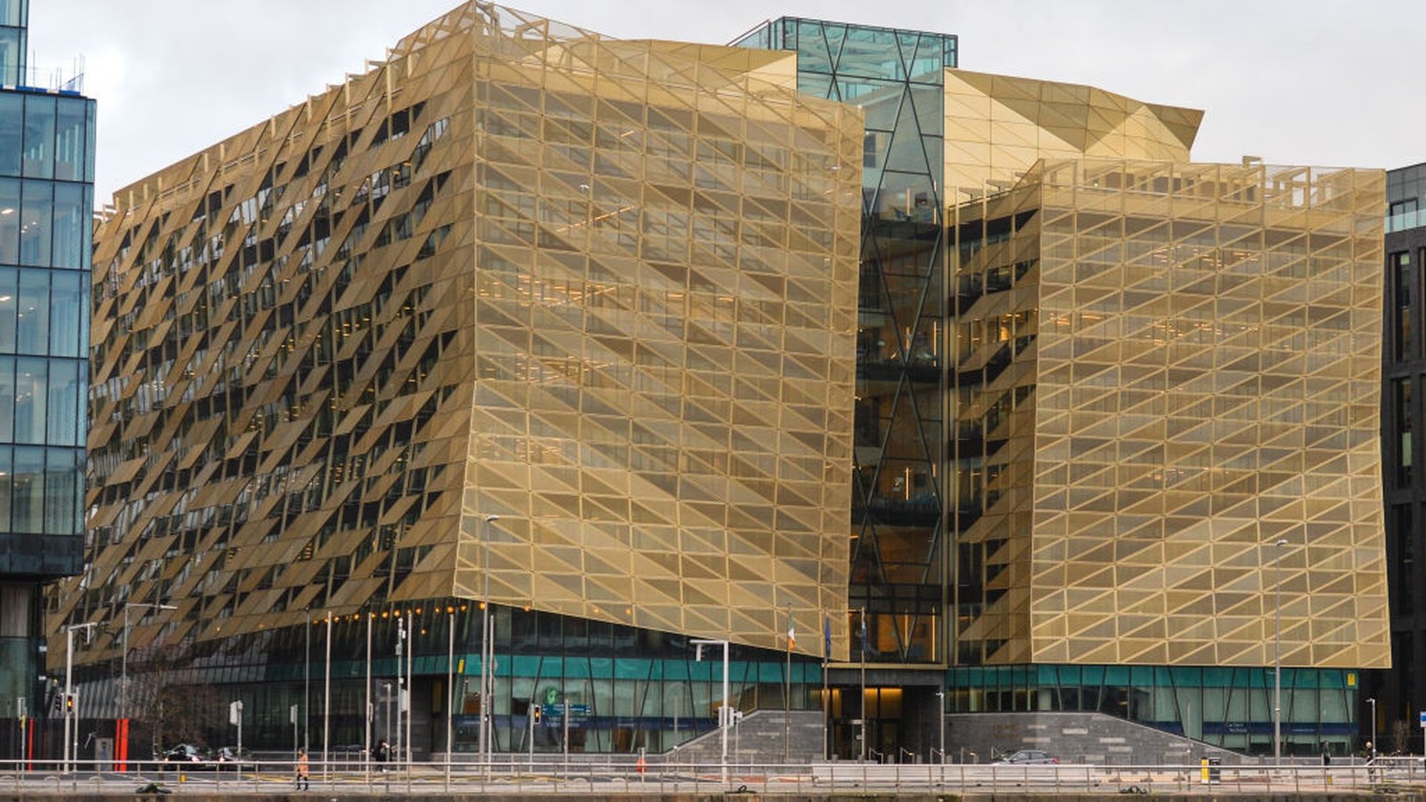 Central Bank warns Govt Budget package 'too large'