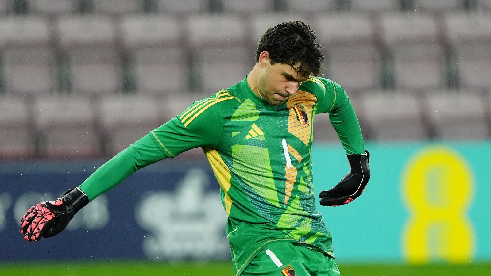 Lammens the latest keeper to join United