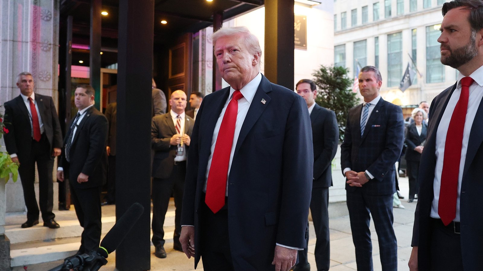 Trump jeered at by protesters in DC restaurant