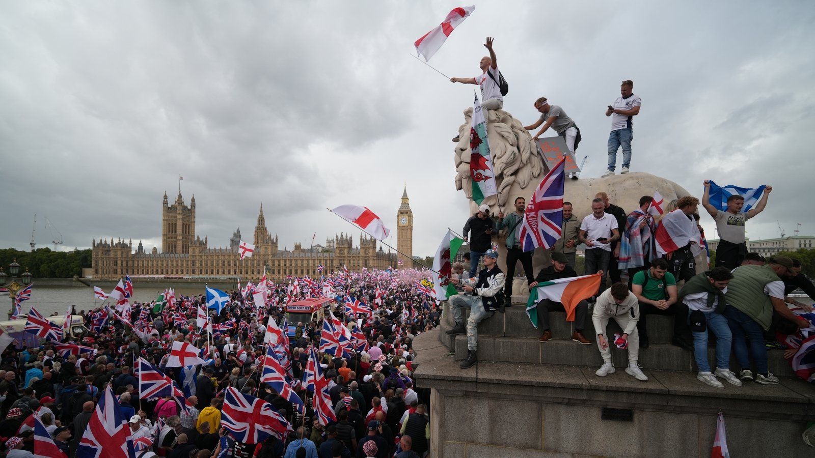 Police assaulted as tens of thousands rally in London