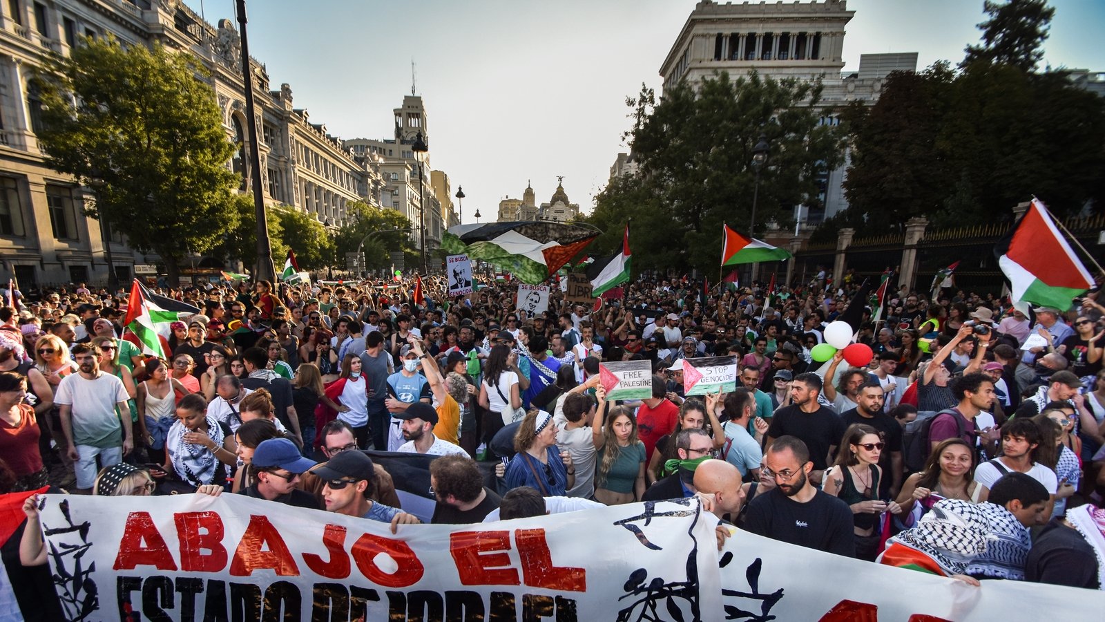 Vuelta chief hits out at 'unacceptable' protest scenes