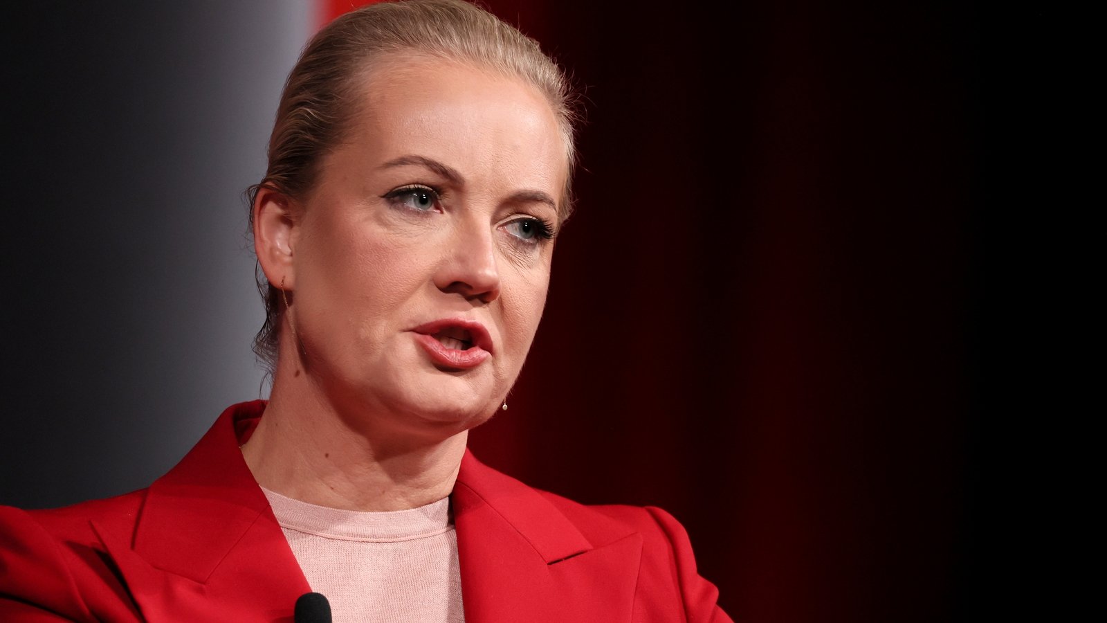 Yulia Navalnaya says tests show her husband was poisoned