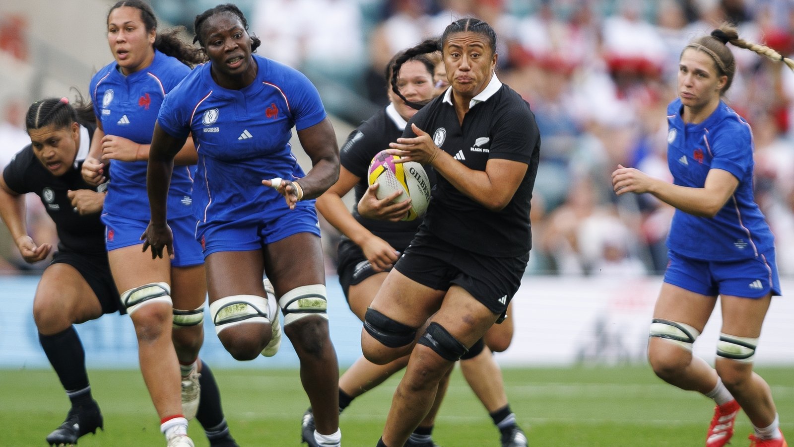 Late France rally not enough as Black Ferns take bronze