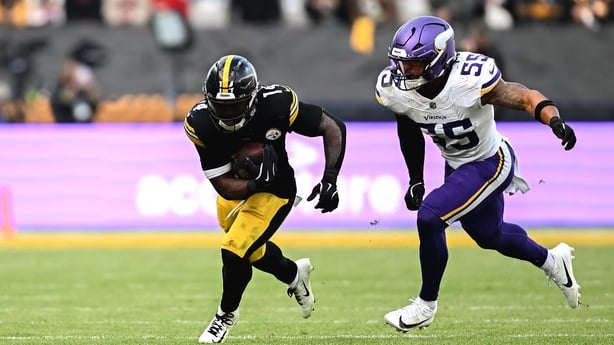 28 September 2025; Running back Kenneth Gainwell #14 of Pittsburgh Steelers in action against Linebacker Eric Wilson #55 of Minnesota Vikings during the 2025 NFL International Game between the Pittsburgh Steelers and the Minnesota Vikings at Croke Park in Dublin. Photo by Seb Daly/Sportsfile
