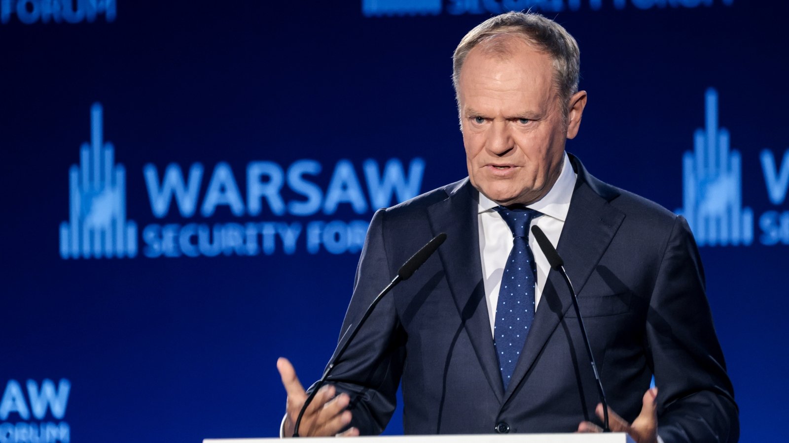 Europe, Russian confrontation a 'new type of war'