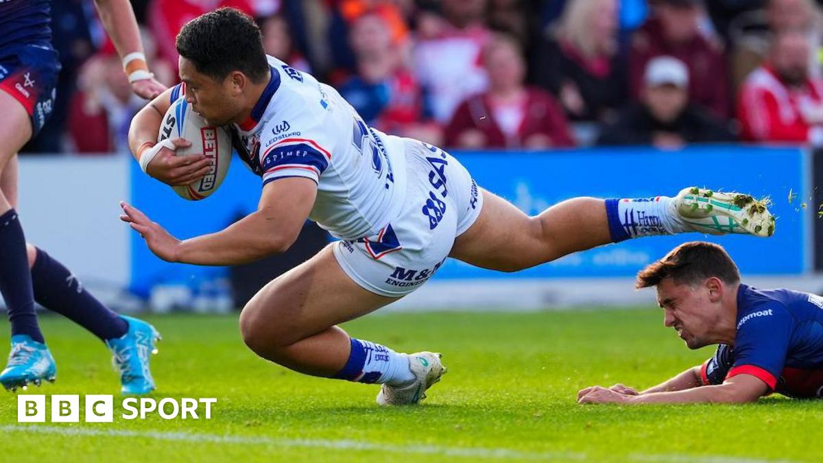 Wakefield Trinity's Mason Lino scores a try against Hull Kingston Rovers