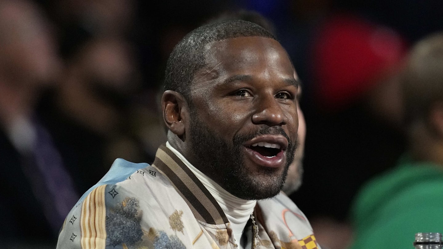 Floyd Mayweather's 3-Word Fight Camp Message To Mike Tyson Says It All