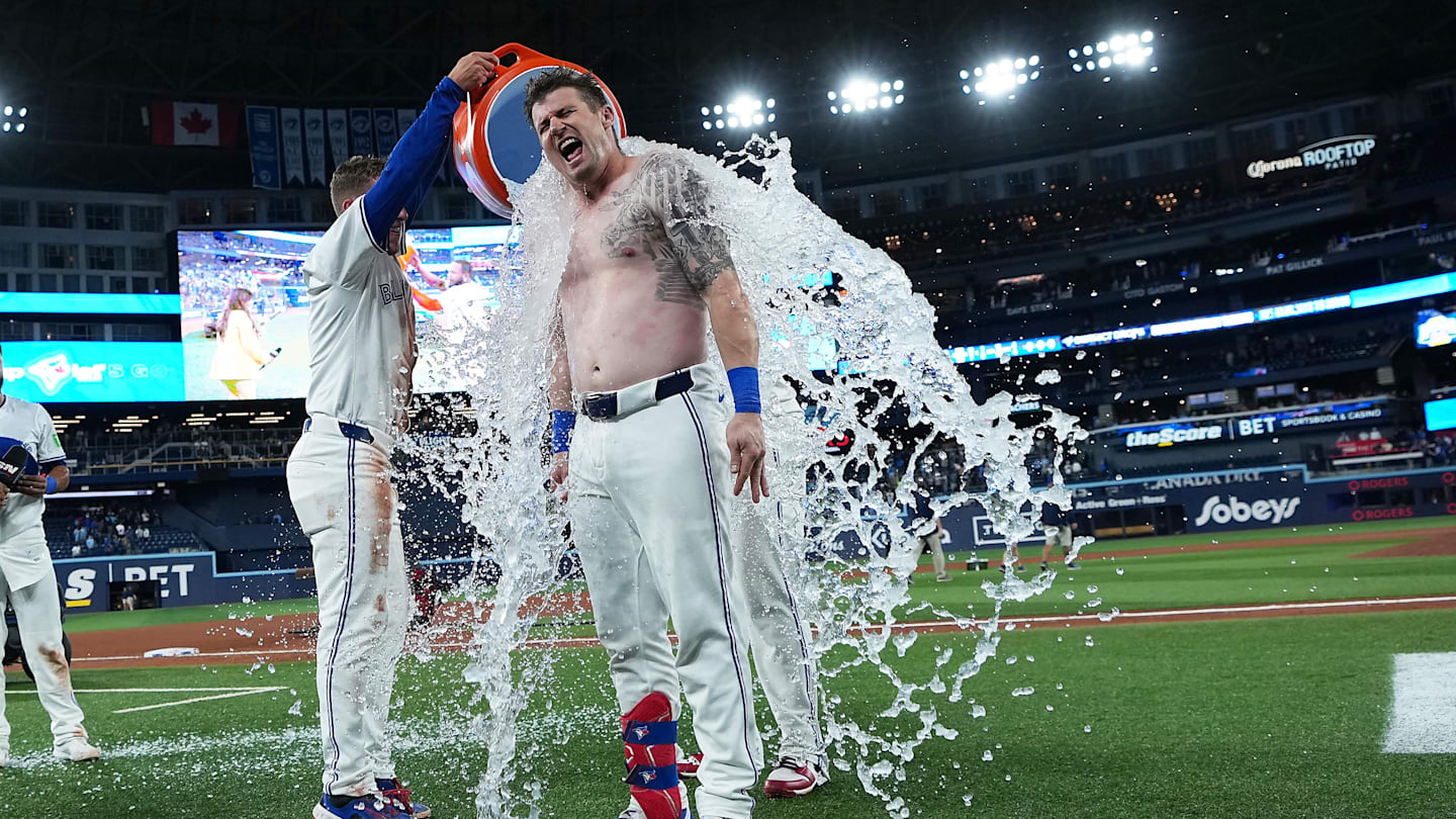 Blue Jays Extend AL East Lead, Shrink Magic Number with Win over Astros