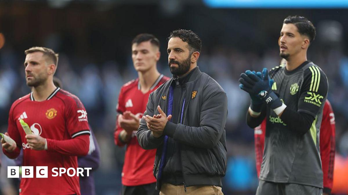 Ruben Amorim and his Manchester United players after the Manchester derby