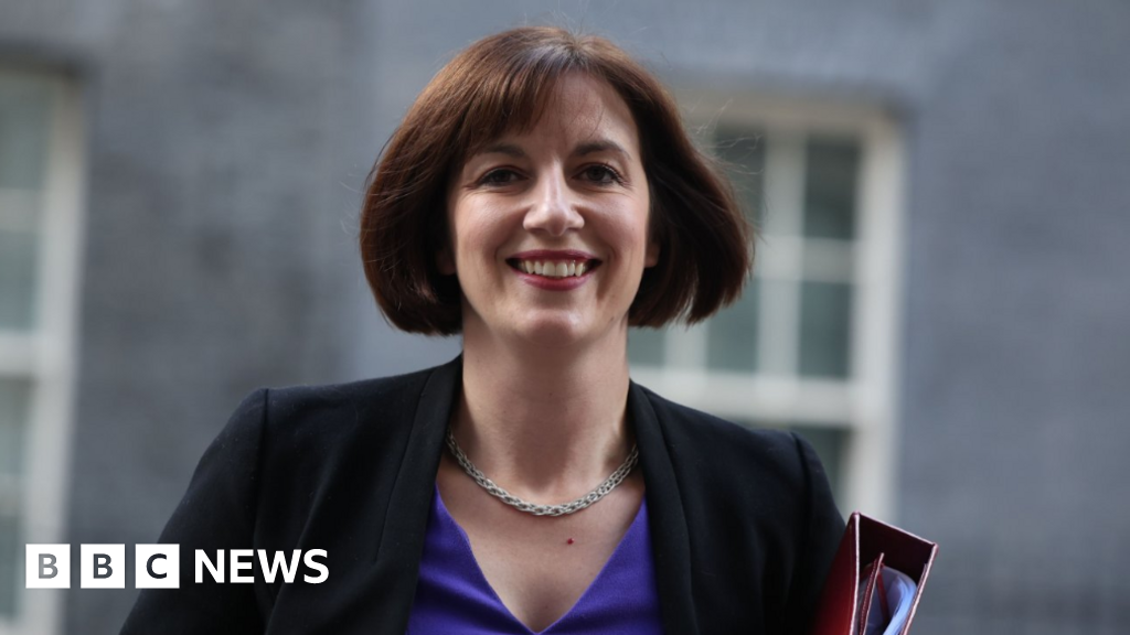 Early skirmishes in Labour race highlight government headache