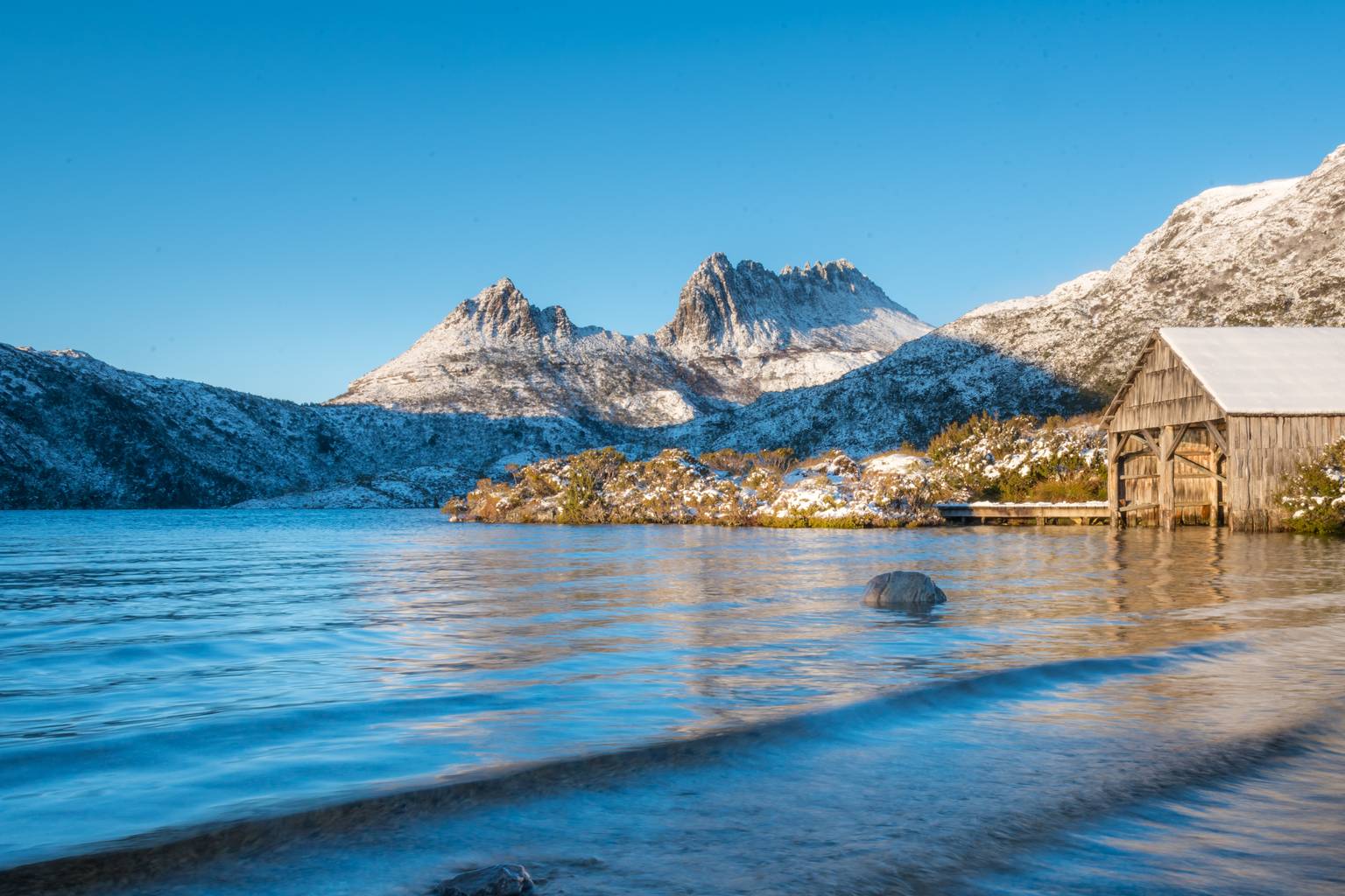 Chinese tourist dies after becoming stranded in extreme weather at Cradle Mountain