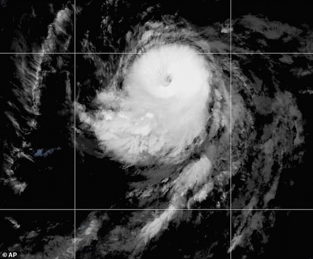 Hurricane Kiko has re-intensified to a Category 4 storm, just hours after it dropped to a Category 3