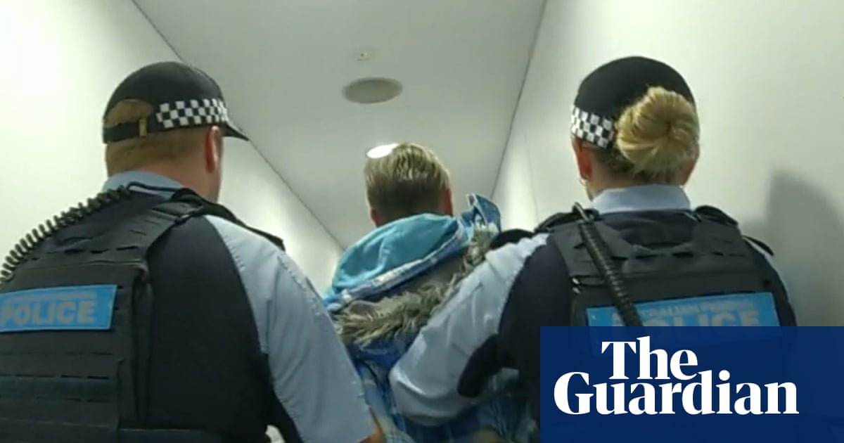 New Zealand woman alleged to have drunkenly danced in aisle on Sydney flight fails to appear in court | Australian federal police
