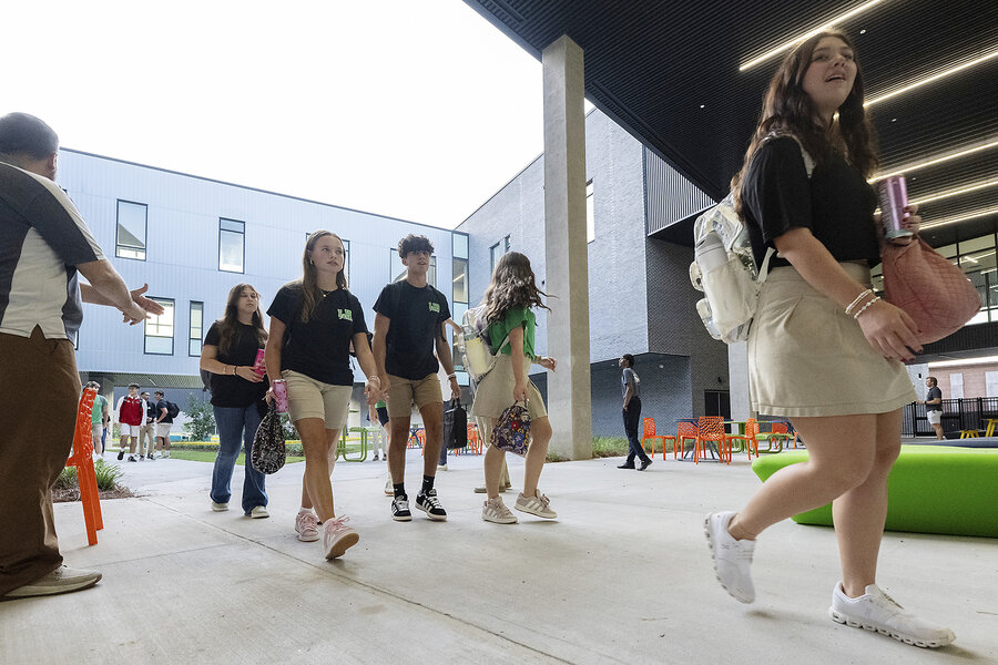 US 12th graders’ reading and math scores fall to lowest levels on record