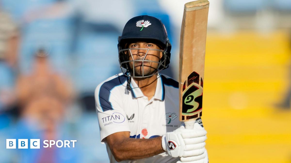 Sam Allardyce gives a thumbs-up