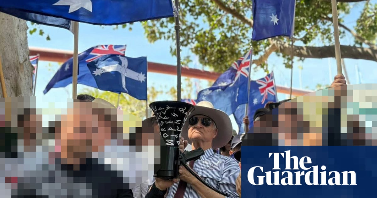 Bob Katter distances himself from neo-Nazi group associated with megaphone at anti-immigration protest | Bob Katter