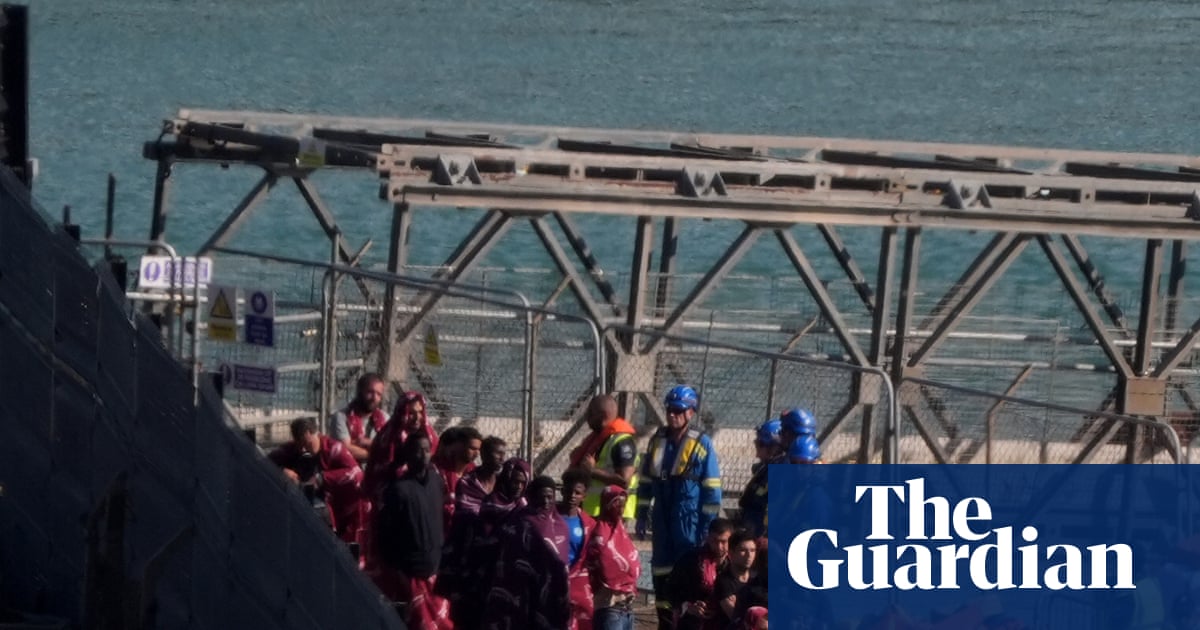 No 10 denies ‘one in one out’ migrant deal with France is ‘shambles’ | Immigration and asylum