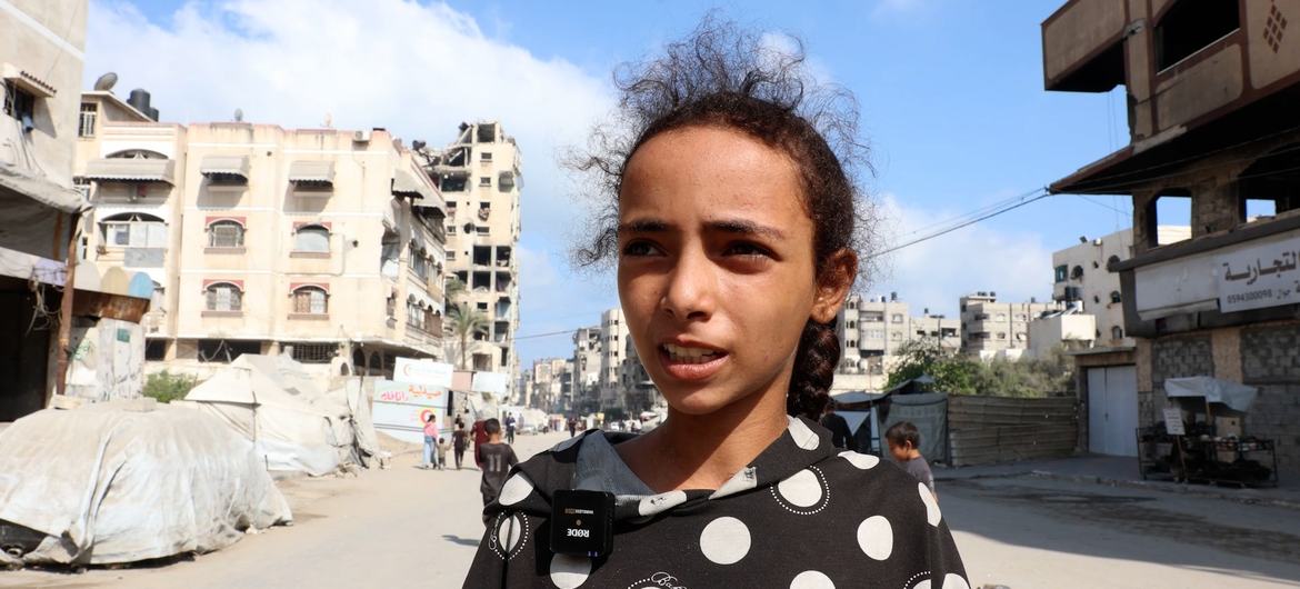 Malak hopes the war will end so she can return to school.