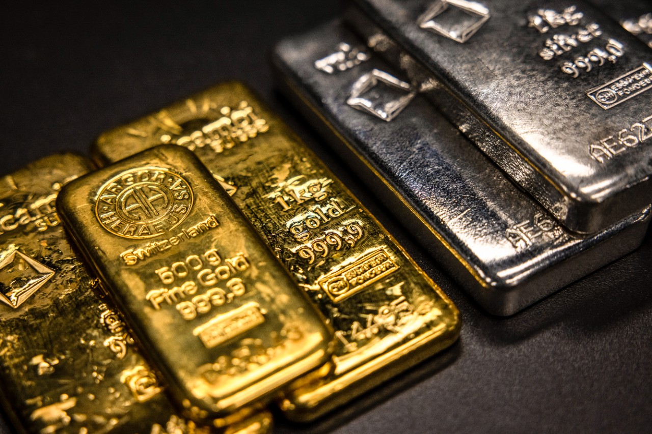 Gold silver rally 2025: record highs amid Fed rate cut expectations