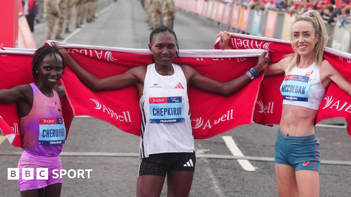 Eilish McColgan (right) along with winner Sheila Chepkirui (centre) and Vivian Cheruiyot