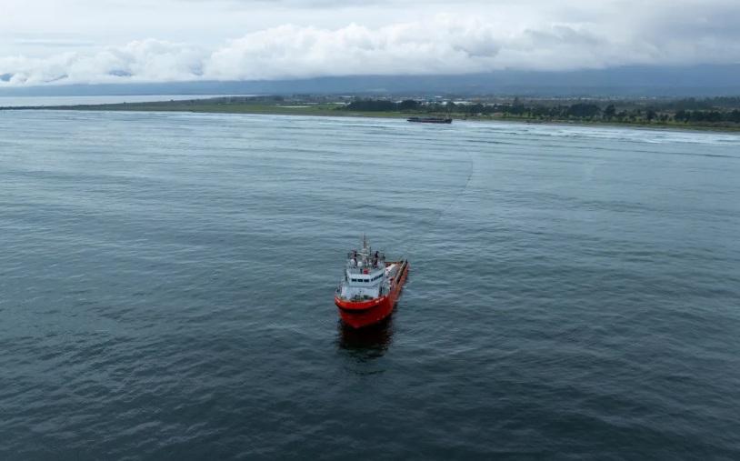 Tugboat sent to rescue tanker stuck near Stewart Island