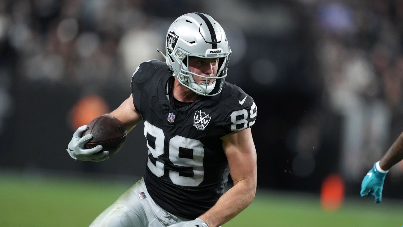 Pete Carroll expects Raiders TE Bowers to play vs. Chargers