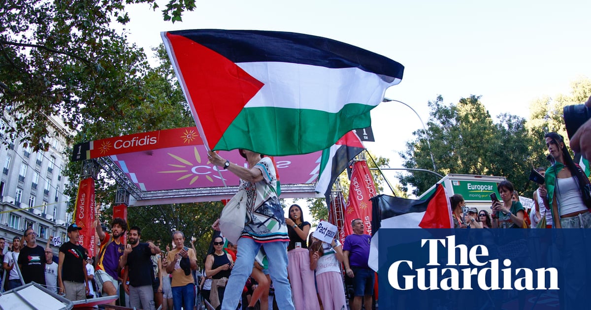 Spain’s PM criticised after Vuelta a España race abandoned over pro-Palestinian protests | Spain