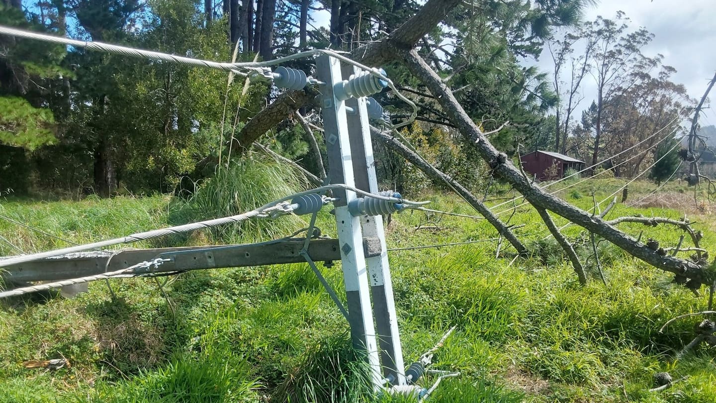 SunLive - Power still out after storm lashes BoP
