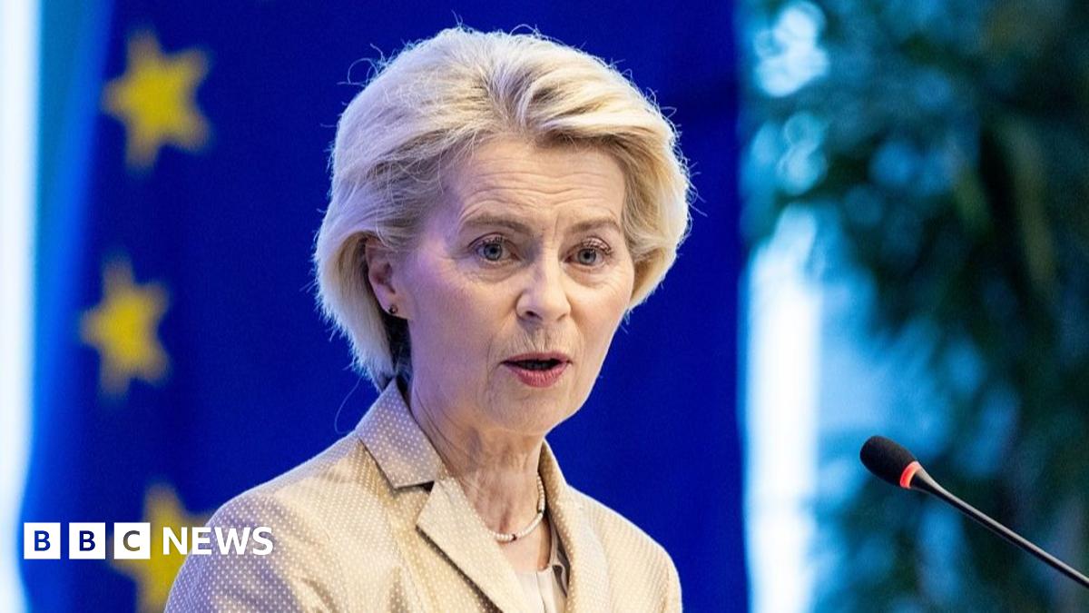 Pedro Sánchez gestures with his hands as he speaks at a podium during a Socialist Party event in Malaga, Spain. Members of the audience sit behind him, slightly out of focus.