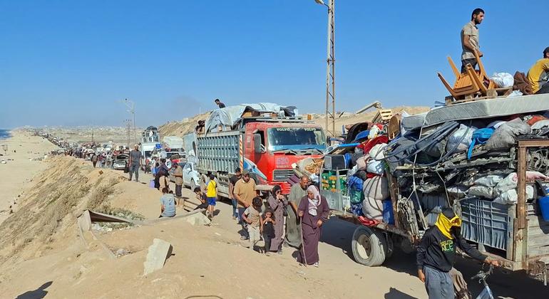 Hundreds of Palestinian families continued to flee Gaza City in the north of the enclave via the overcrowded coastal al-Rashid Street, amid a severe shortage of transportation and soaring travel costs, as Israeli military operations persist in the city.