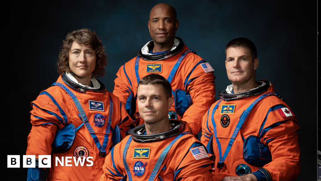 Nasa plans crewed Moon mission for February