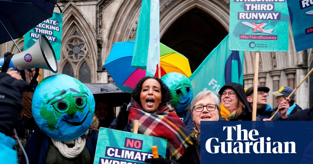 Starmer asks Conservative peer to write planning bill to block judicial reviews | Planning policy