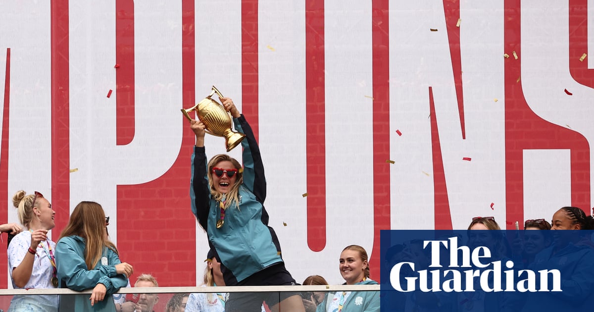 ‘We’ve won for women’s sport’: England sing in the rain to celebrate World Cup success | Women's Rugby World Cup 2025
