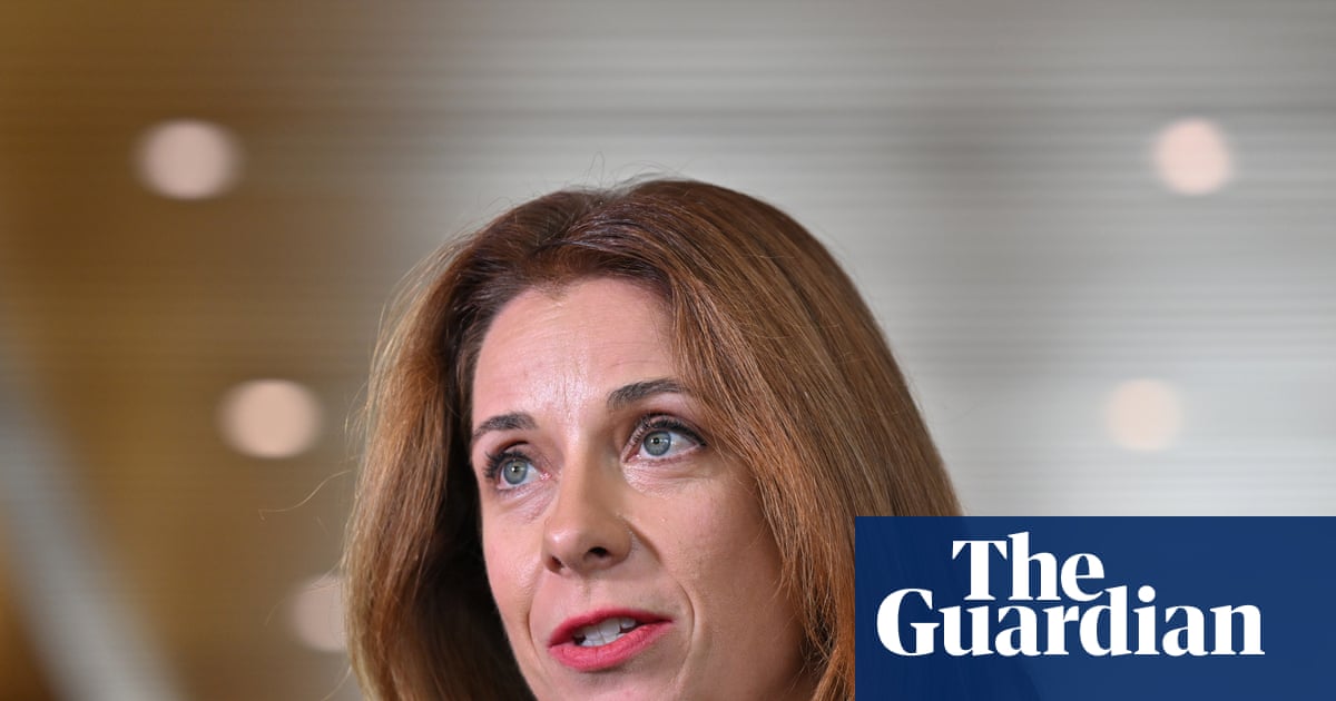 Anika Wells to meet Singtel’s boss as Optus experiences second triple-zero outage in less than two weeks | Optus