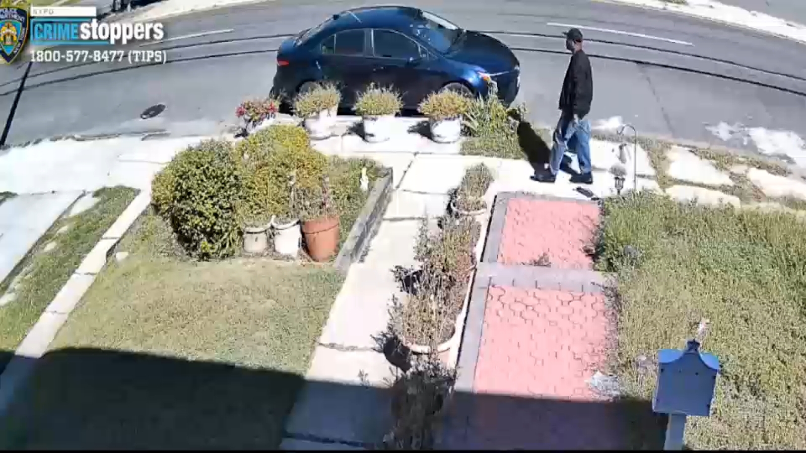 Queens house fire: 77-year-old man, 78-year-old woman set on fire, killed in their home; suspect at large: Sources