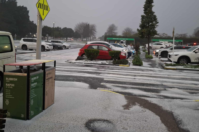 SunLive - Freak hailstorm turns Bethlehem white