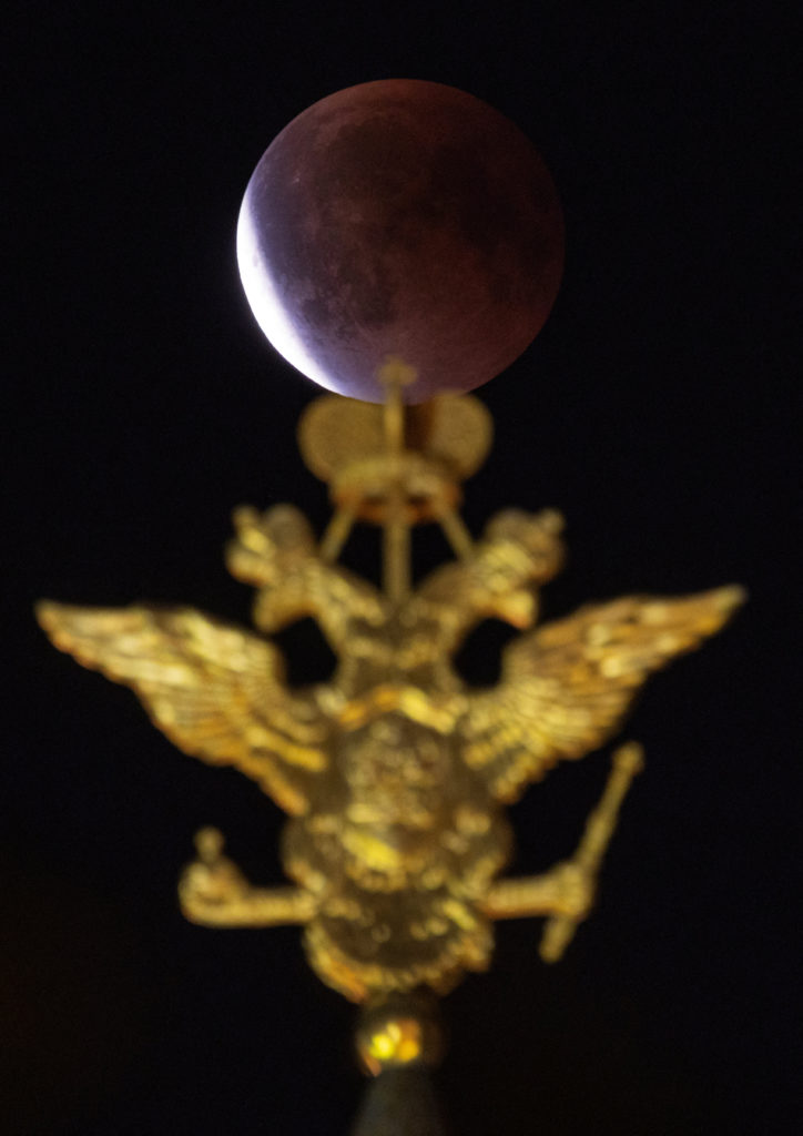 A total lunar eclipse in Moscow