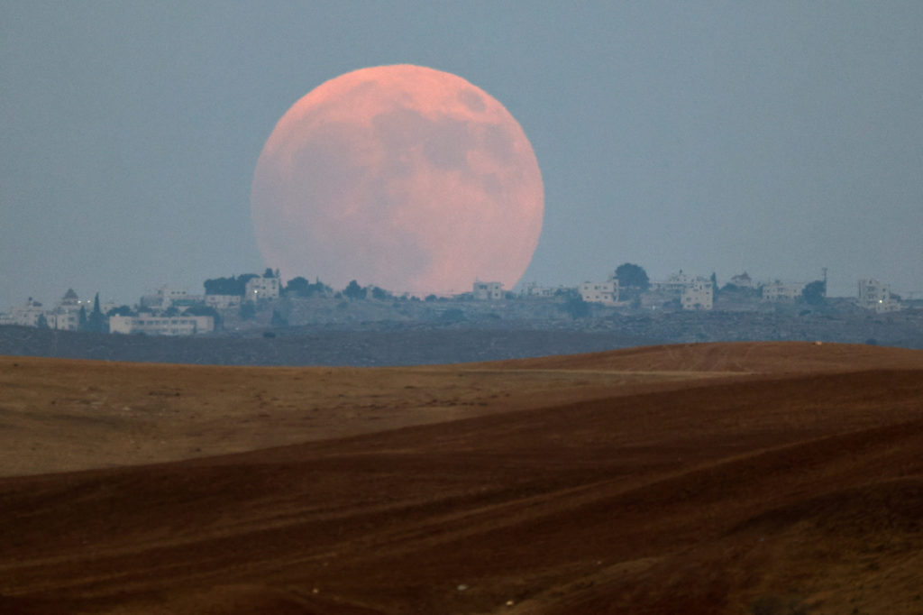 Total lunar eclipse seen from the Negev desert