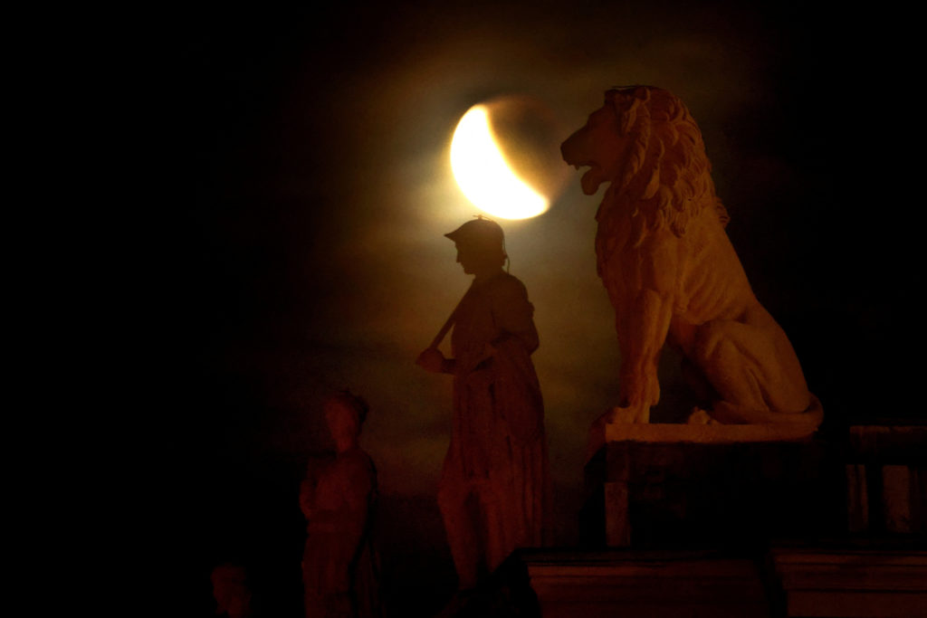 Blood Moon total lunar eclipse over Munich
