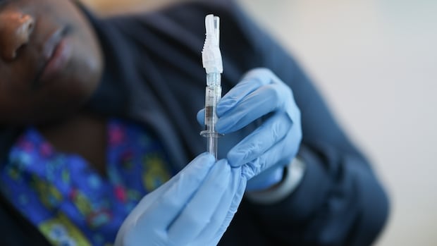 COVID-19 vaccine campaigns launch across Canada for 2025-26