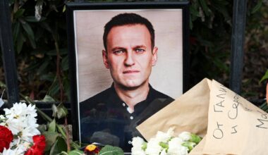 Lab tests show Russian opposition leader was poisoned, his wife says