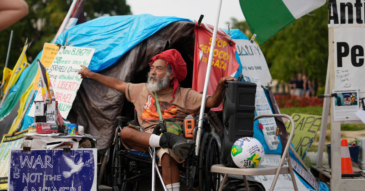 A decadeslong peace vigil outside the White House is dismantled after Trump's order