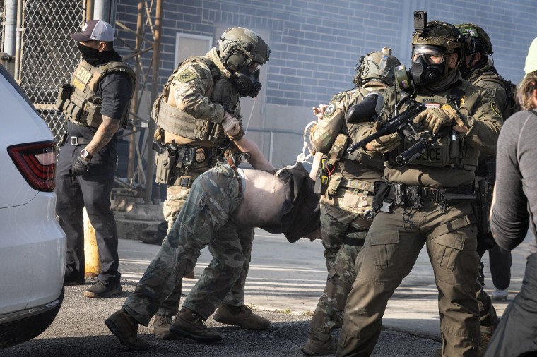 Image: Protesters Denounce ICE Outside Chicago-Area Facility