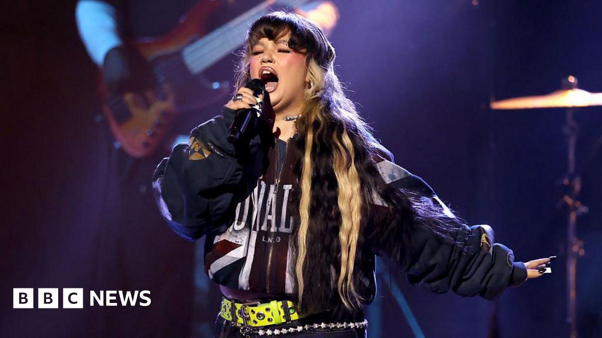 Lola Young performing during the 2025 MTV Video Music Awards in New York