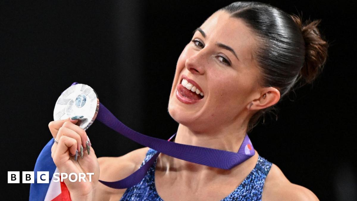 Amy Hunt celebrates winning world 200m silver