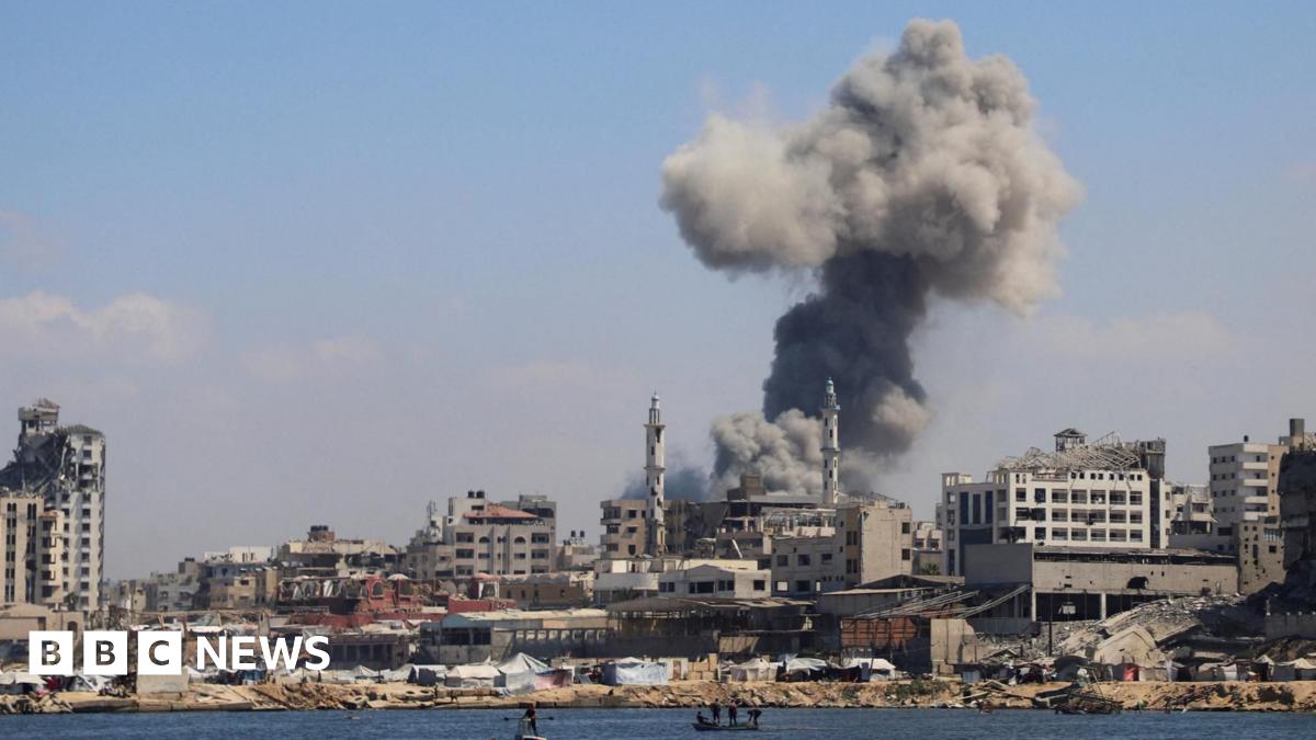 Smoke rises following Israeli strikes in Gaza City (18 September 2025)