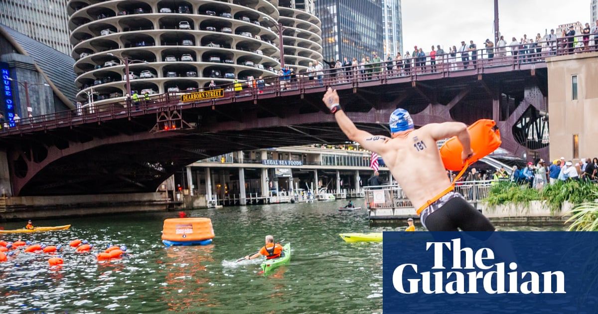 Hundreds plunge in Chicago River for first official swim in nearly 100 years | Chicago