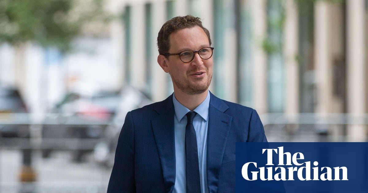 Keir Starmer shakes up No 10 operation with mini-reshuffle | Keir Starmer