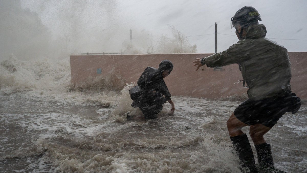 Super typhoon Ragasa kills 14 in Taiwan and floods Hong Kong