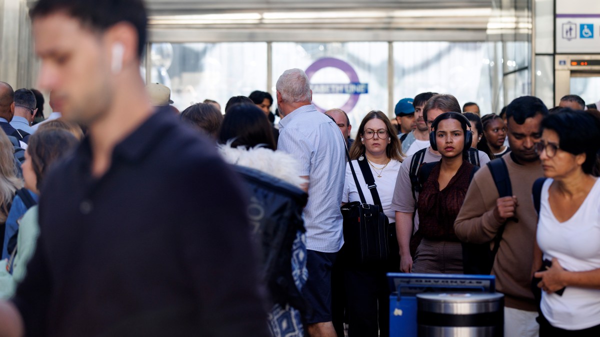 RMT threatens action on Elizabeth Line